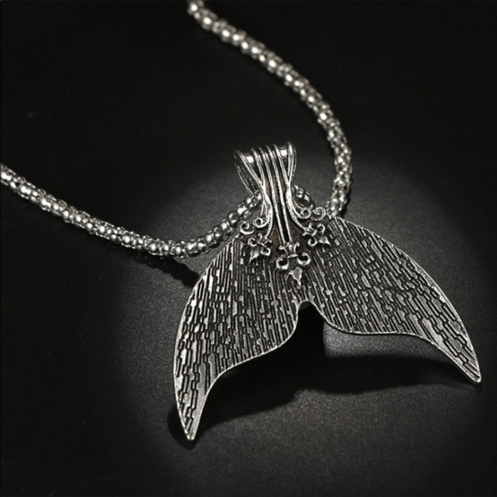 🌸Silver Whale Tail Necklace🌸